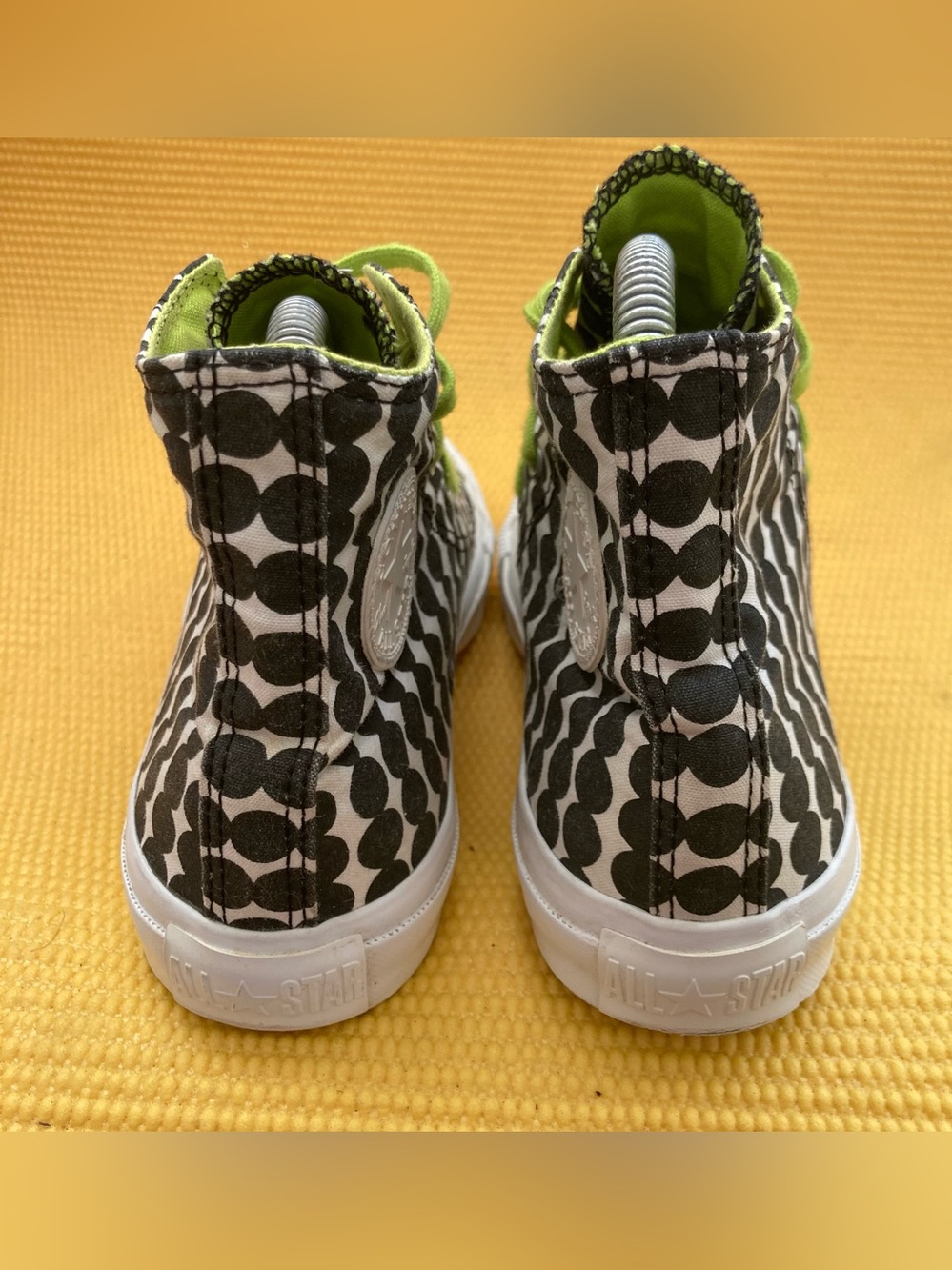 Converse High-Top Sneakers in Black, White & Lime Green size 4 youth Girls - Picture 5 of 9